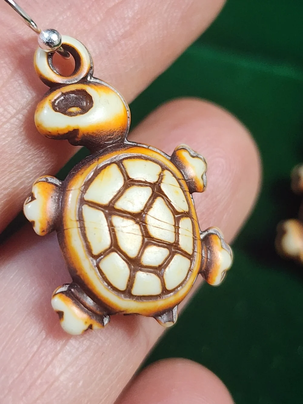 Vintage style turtle dangle earrings faux bone carved look animal novelty